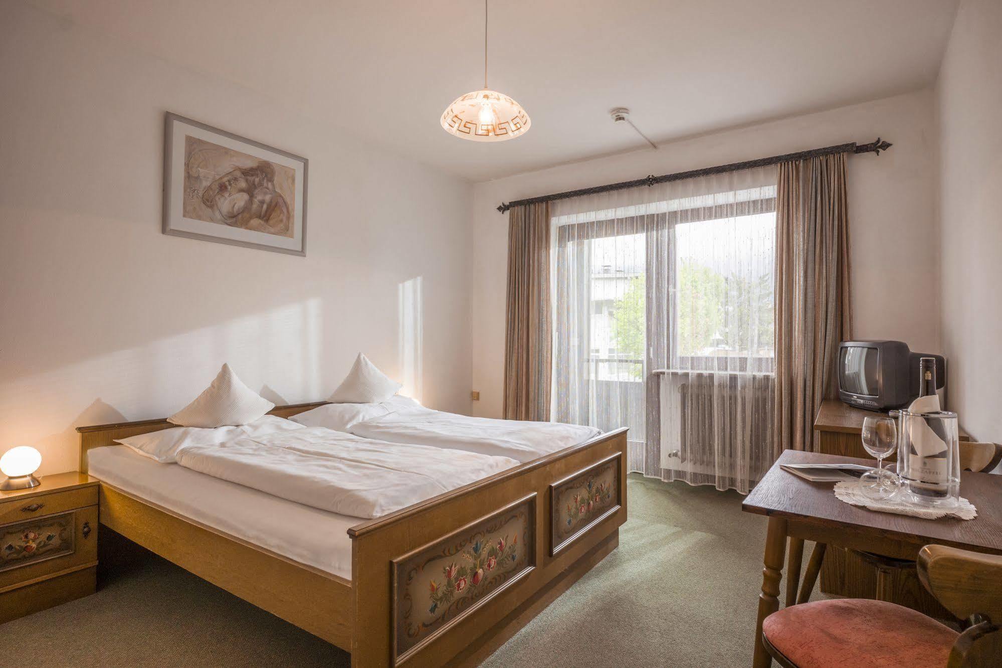 Hotel Restaurant Gradlwirt Niederndorf  Exteriör bild