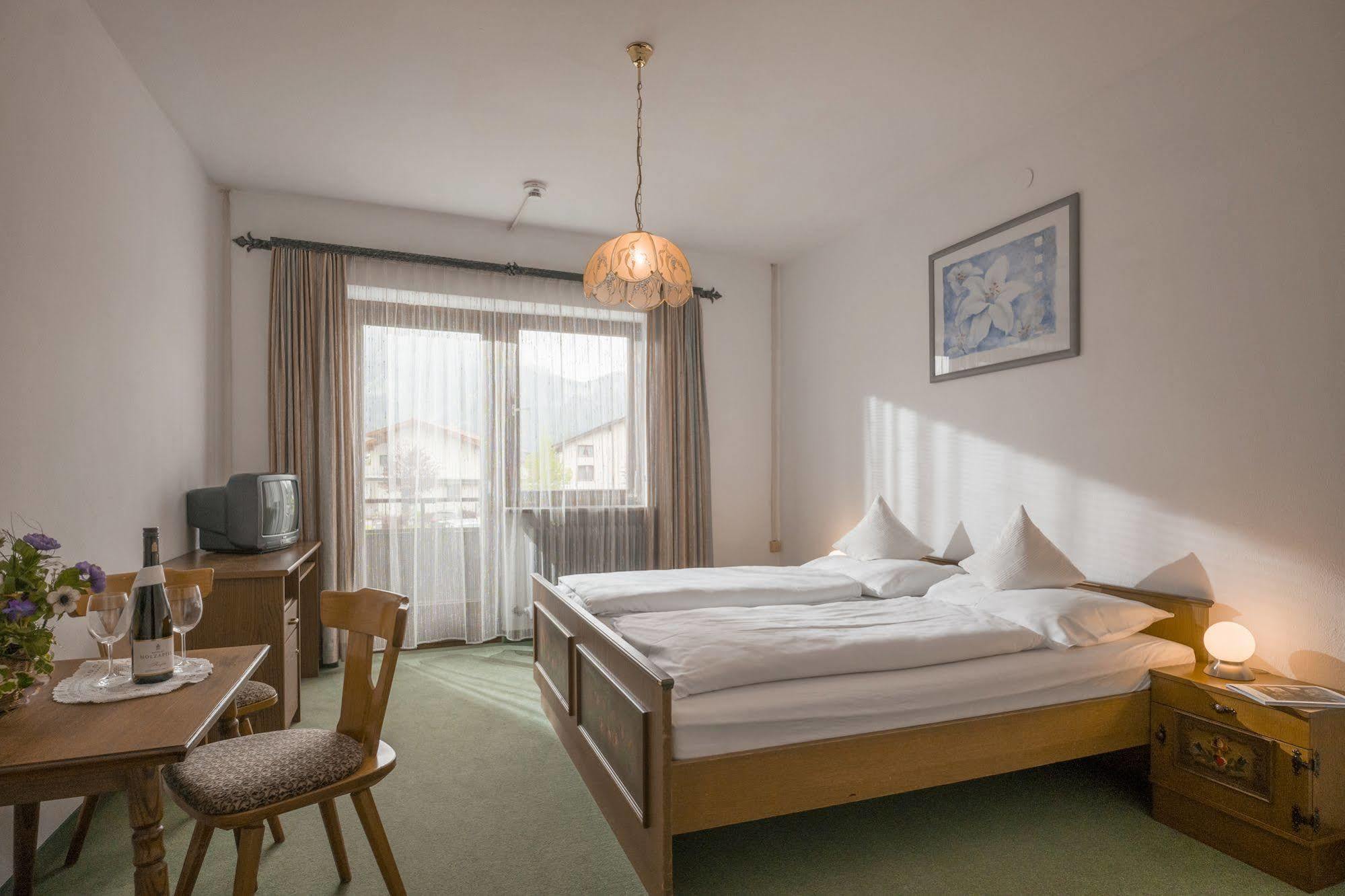 Hotel Restaurant Gradlwirt Niederndorf  Exteriör bild