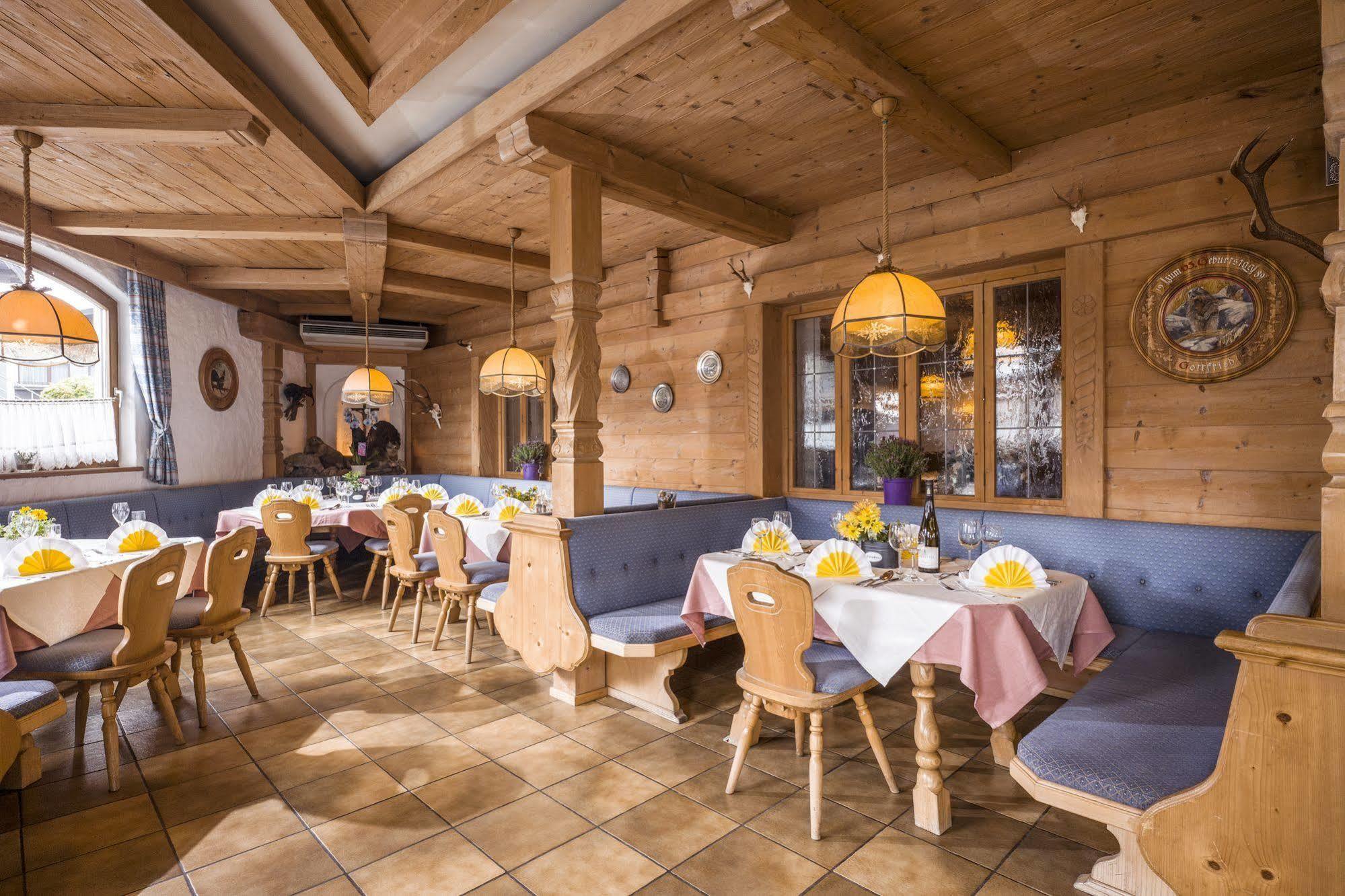 Hotel Restaurant Gradlwirt Niederndorf  Exteriör bild