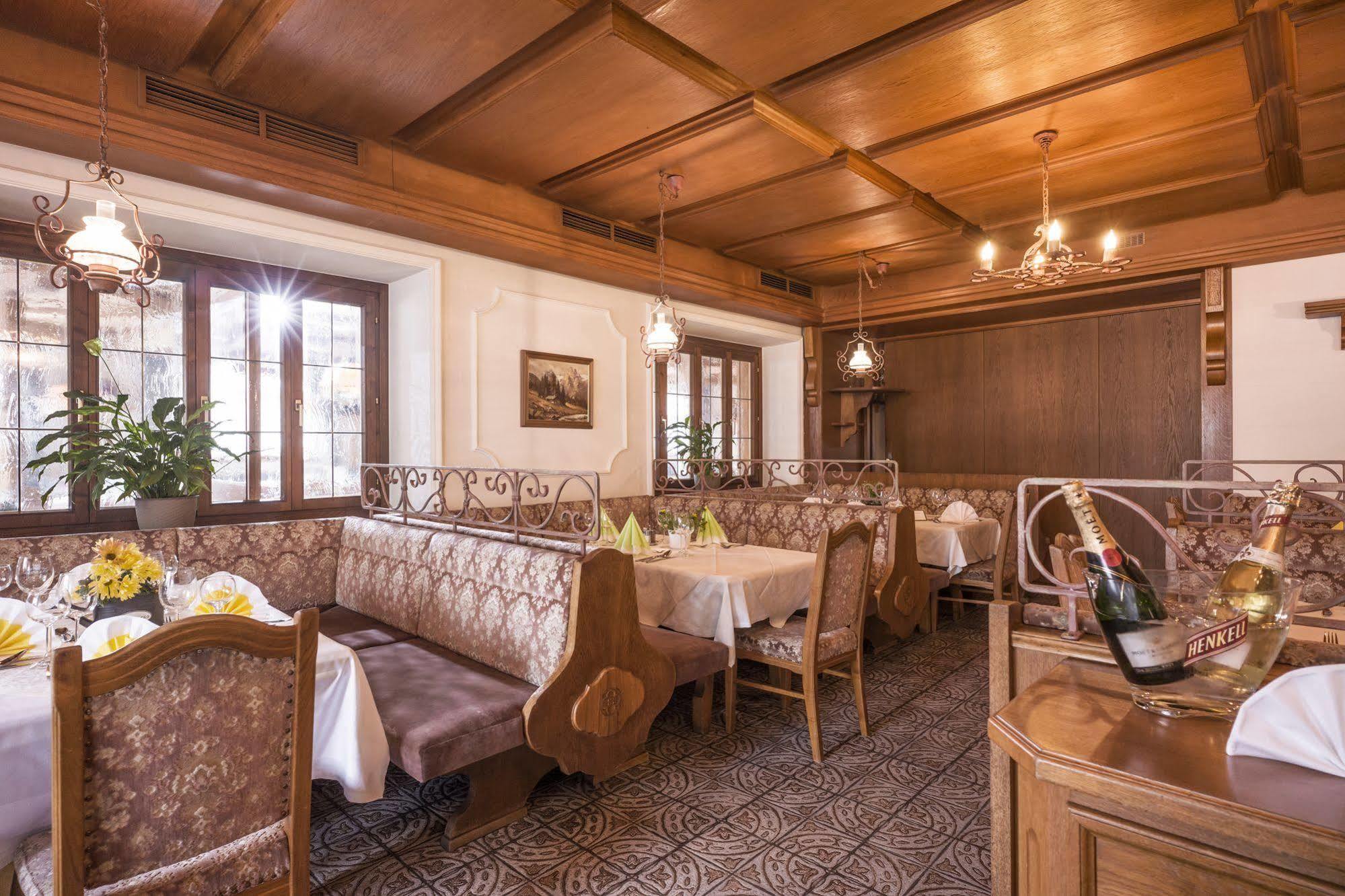 Hotel Restaurant Gradlwirt Niederndorf  Exteriör bild